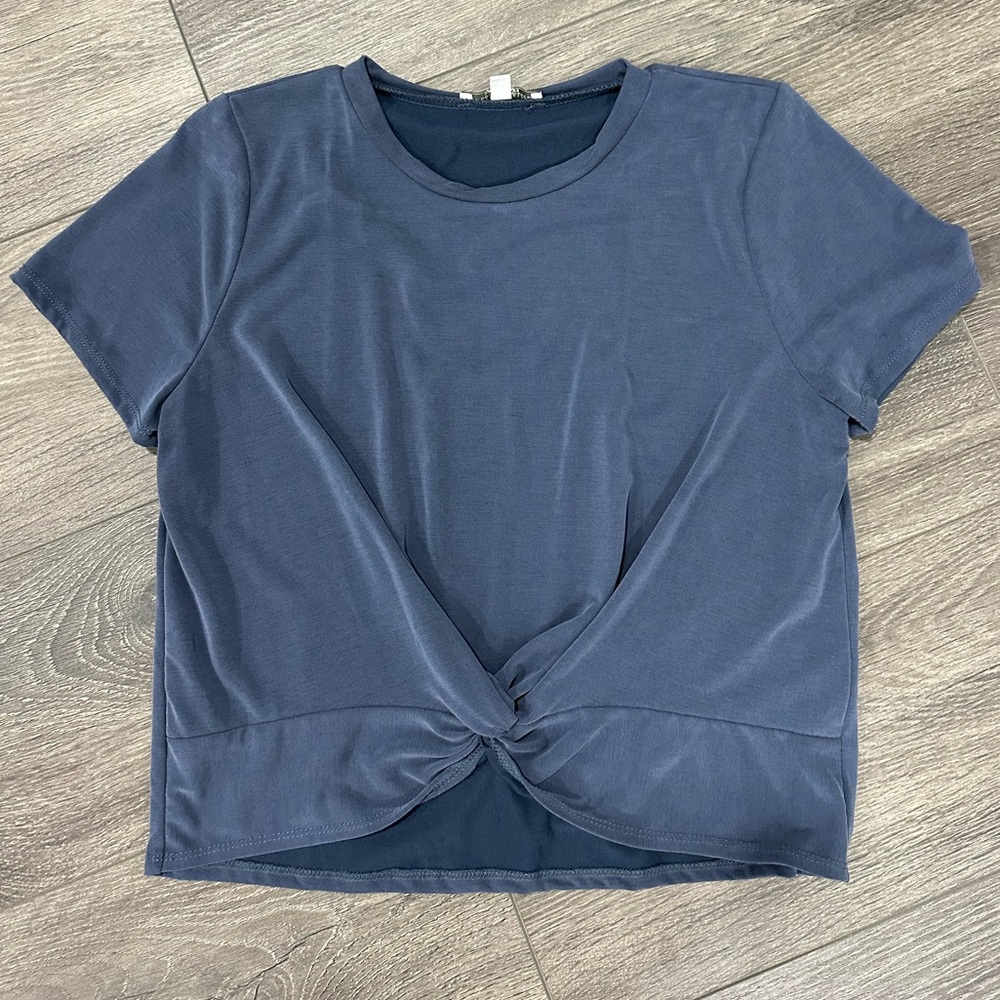 blue shirt w/ tie at front